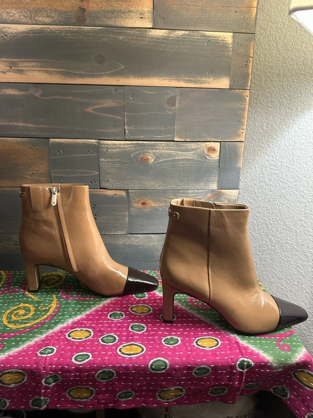 NWOT Sam Edelman Saige 2 Camel  Ankle Boots with Rich Chocolate Toe